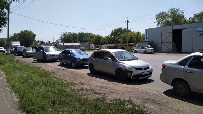 В Уральске автомобилисты часами стоят в очереди за газом
