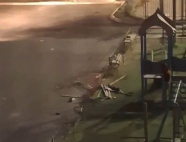 Легковушка протаранила детскую площадку в Актау