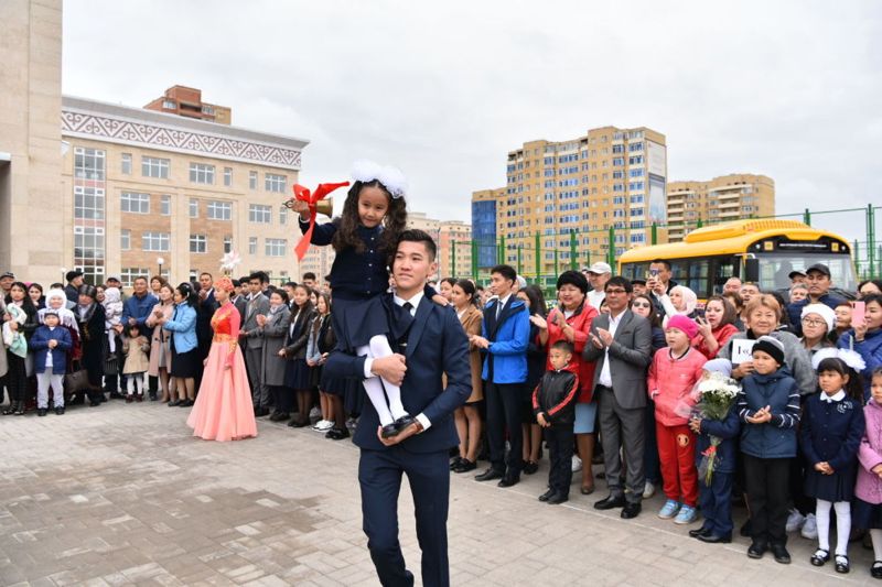 Казахстанцы подали более 270 тыс. заявлений в первый класс