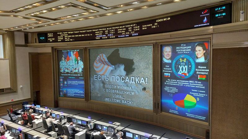 Космонавты приземлились в степи Казахстана