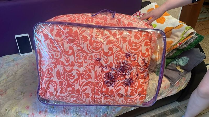 В ЗКО полиция задержала мошенника, продавшего женщине «исцеляющий болезни» плед