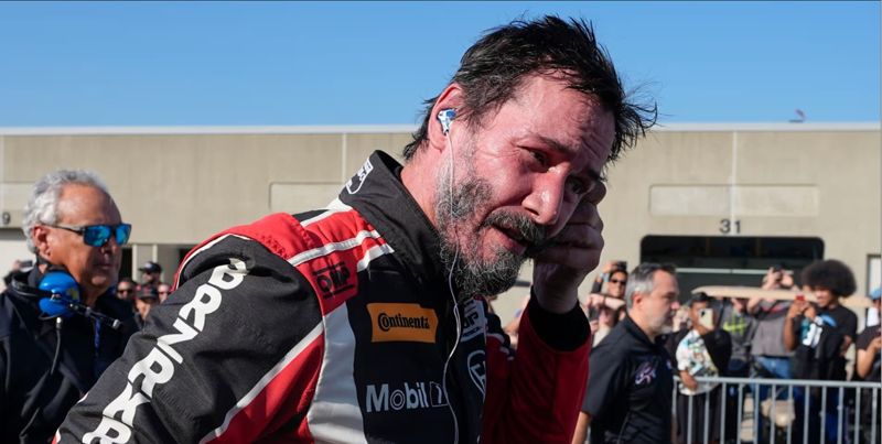 Киану Ривз дебютировал в профессиональных автогонках и поднялся на 21-е место в Toyota GR Cup