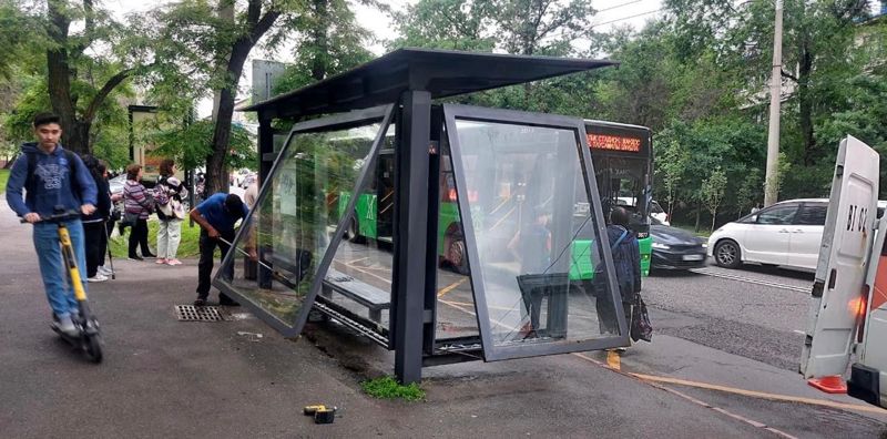 Генеральную уборку проводят в Алматы