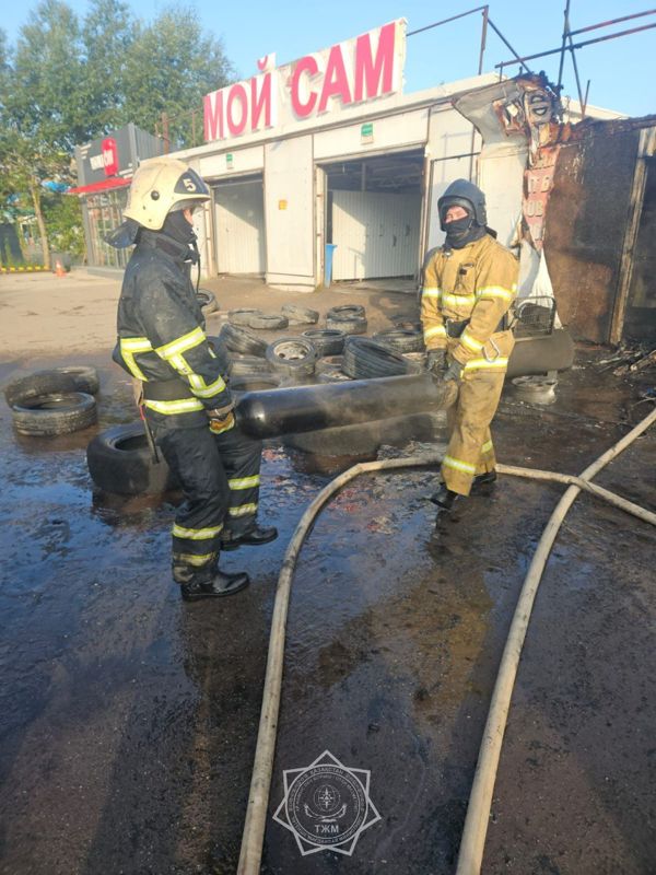Два кислородных баллона вынесли из горящей СТО в Астане
