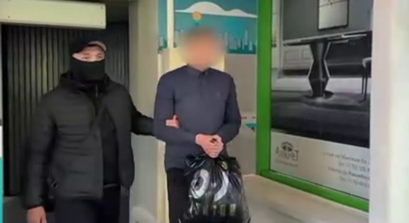 Казахстанца, подозреваемого в хранении наркотиков, экстрадировали из Грузии