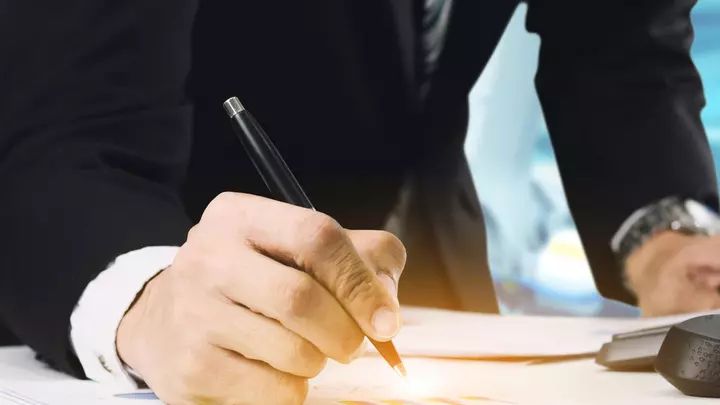 Чиновников ВКО оштрафовали за незаконные договоры на 1,4 млрд тенге