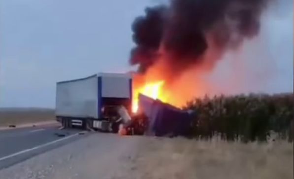Семь человек сгорели в машинах во время ДТП в Жамбылской области