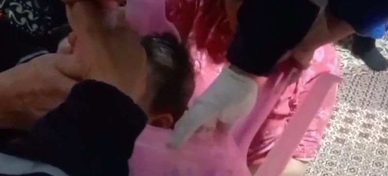 Двухлетнего малыша спасали в Шымкенте. Он надел себе на голову горшок