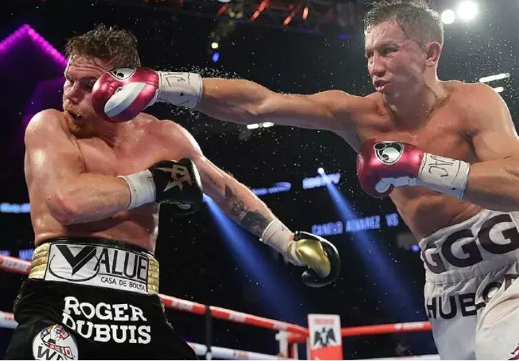 Перчатку Головкина с первого боя с Канело выставят на аукцион в Алматы