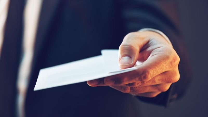 Взятка в 15 тыс тенге: сотрудников тюрьмы в ЗКО осудили за передачу телефонов и марихуаны