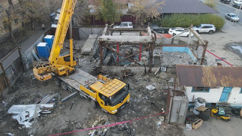 В Алматы сносят очередное незаконное СТО