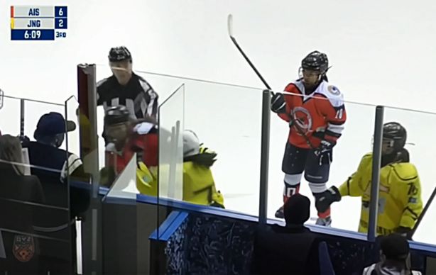 Казахстанские хоккеистки устроили драку на льду