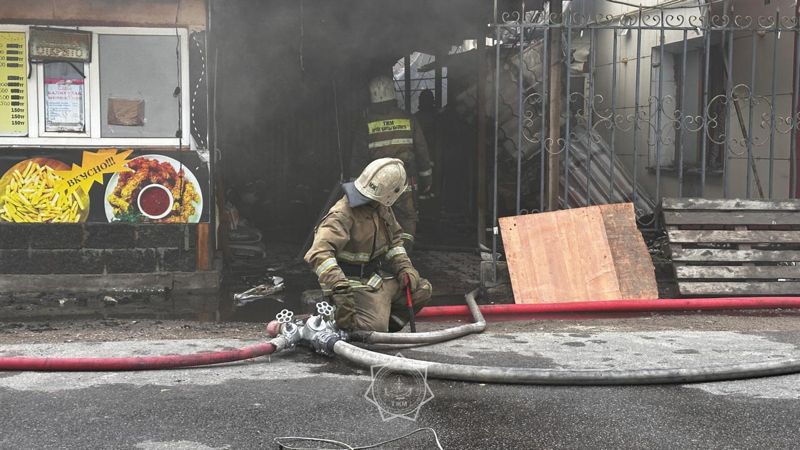 Гостиница сгорела в Алматы