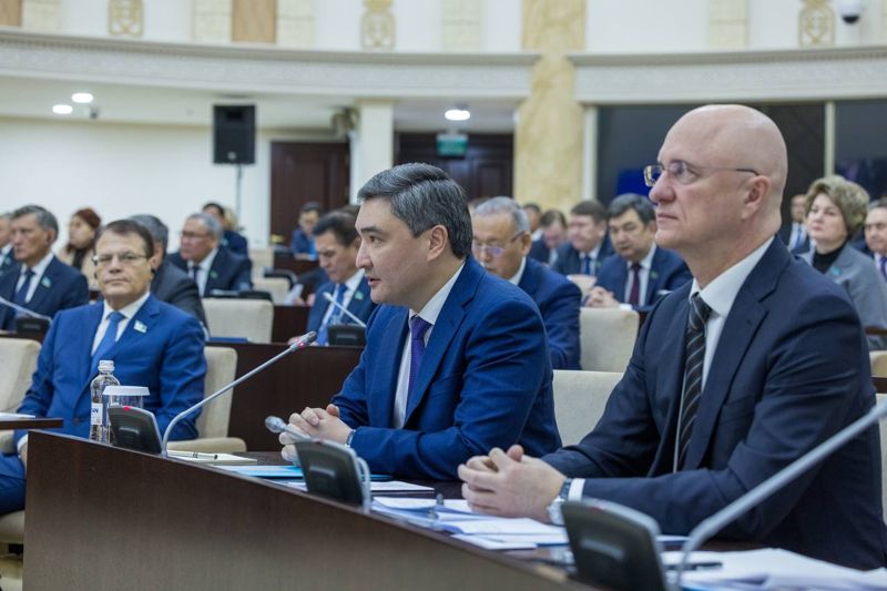 Диверсификация экономики и рост экспорта: Бектенов о главных задачах правительства