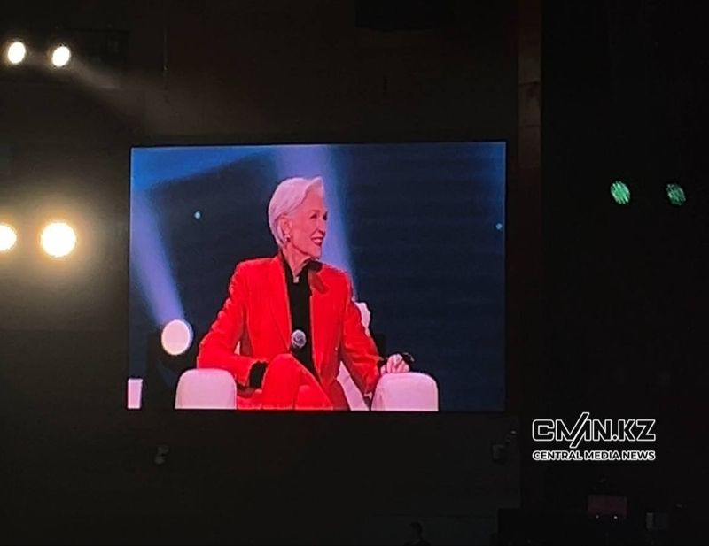 Мать Илона Маска открыла алматинцам секрет воспитания успешных детей