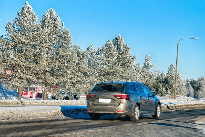 Тело мужчины нашли в автомобиле около частной школы в Алматы