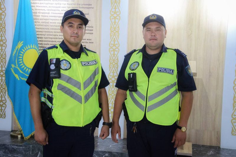 В Атырау полицейские вытащили из сломанного лифта двухлетнего ребенка