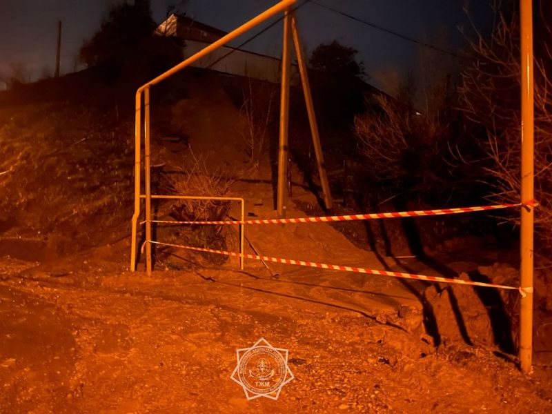 Оползень сошёл рядом с частным домом в Алматы