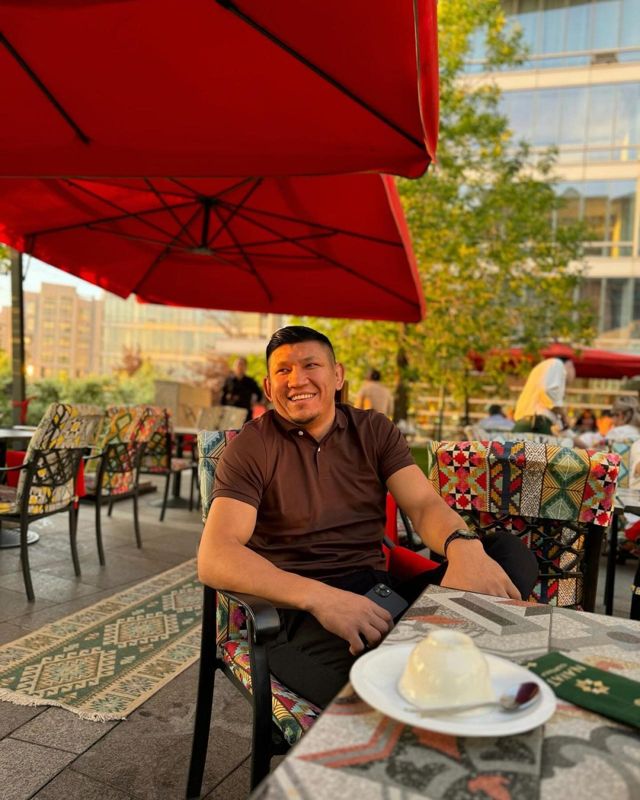 Казахстанский боец ММА Куат Хамитов попробует свои силы в профессиональном боксе