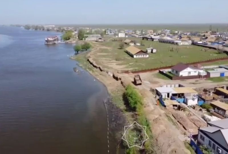 В Атырау до критического уровня воды в реке Жайык осталось 25 см