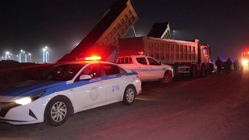 Грузовик наехал на машину транспортной инспекции в Астане