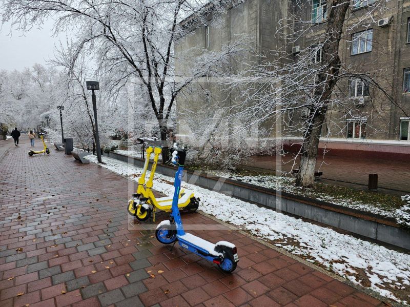 В Алматы перестали работать электросамокаты