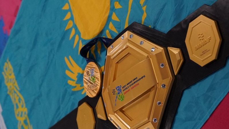 Кровь и слезы: казахстанцы забрали золото чемпионата мира по ММА в Узбекистане