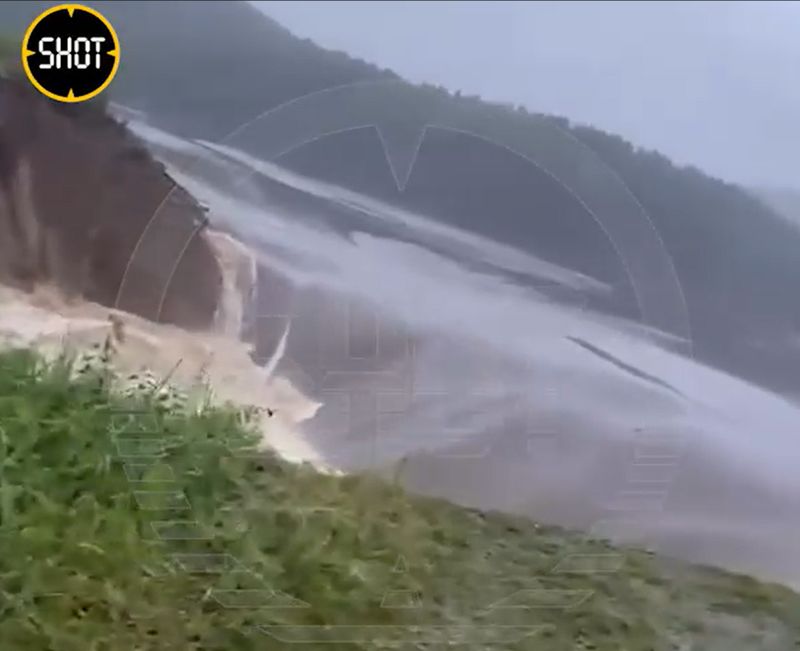 В Челябинской области прорвало дамбу