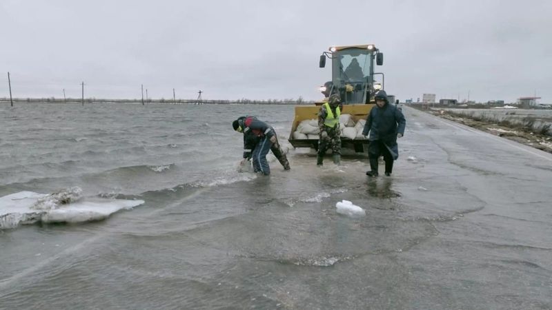 Уволить чиновников из-за паводков требуют казахстанцы