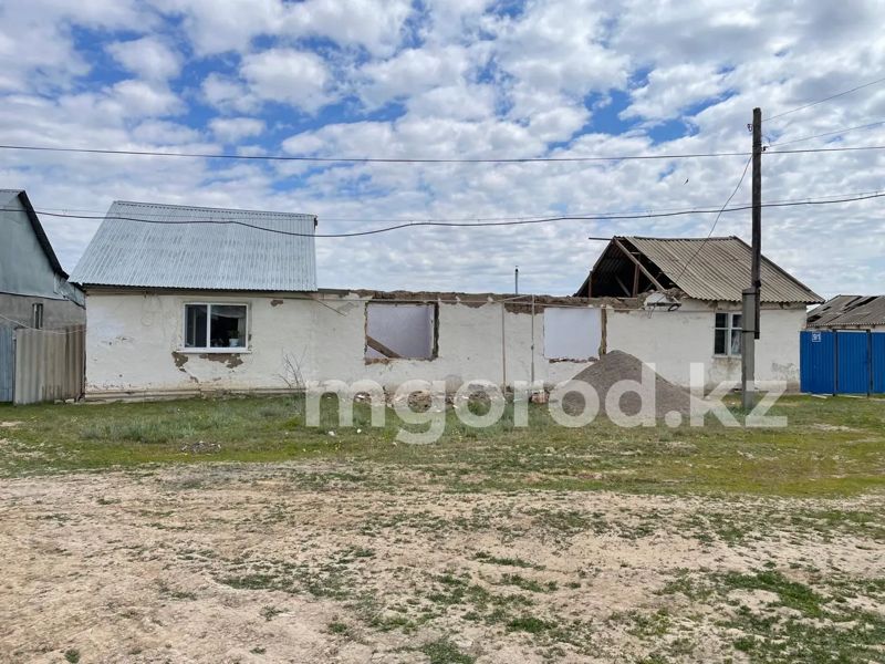 Середину трёхквартирного дома решили снести в  ЗКО