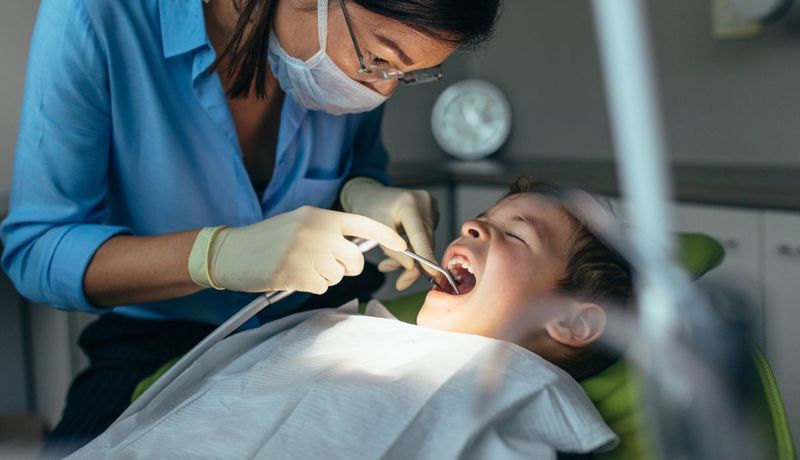 Трёхлетняя девочка умерла после лечения зубов: в Астане начался суд по делу Dent Park Ortho