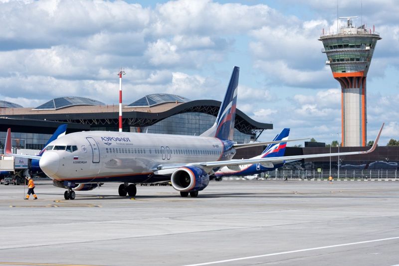 Группа казахстанских детей застряла в аэропорту в Москве