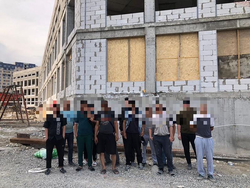 В Алматы 40 иностранцев задержала миграционная полиция