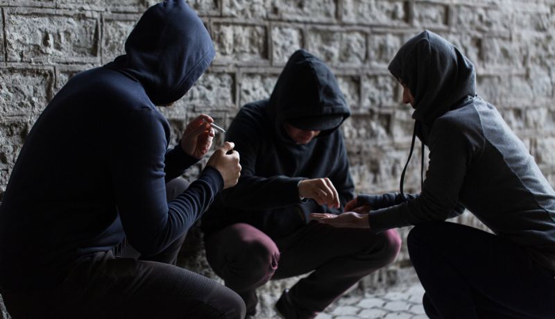 Подростки Казахстана стали меньше убивать, красть и грабить