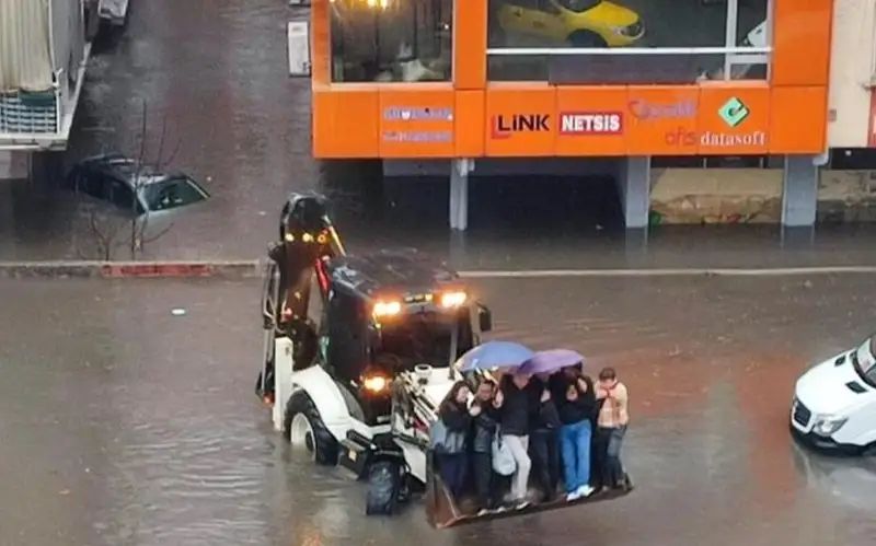 Казахстанцев нет среди пострадавших и погибших от наводнения в Турции