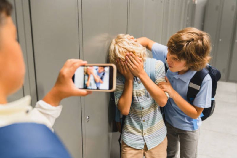 Антибуллинговые программы: как изменятся школы в Казахстане с 1 сентября?