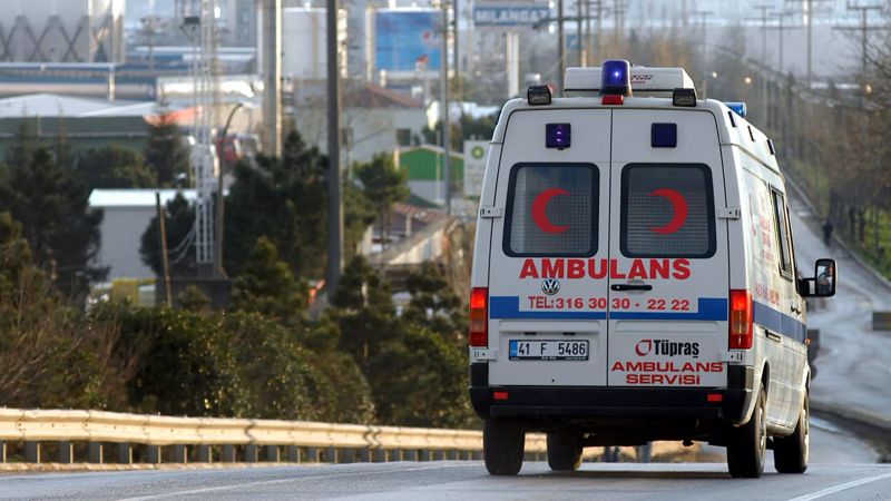 МИД РК: четверо казахстанцев находились в перевернутом в Турции микроавтобусе