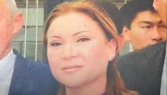 Кидалась бутылками, угрожала и лишила свободы: потерпевший по делу Гульмиры Сатыбалды дал показания