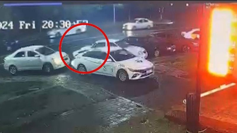 Астанчанин украл из машины курьера букет цветов за 100 тысяч тенге