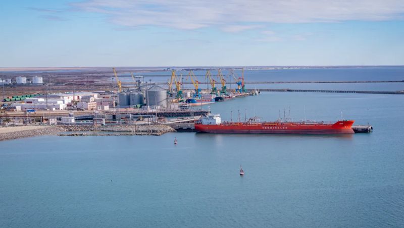 Откуда берётся химический запах в Актау – экологи назвали причину