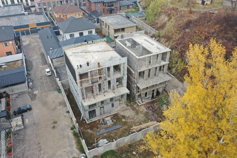 Два трёхэтажных дома сносят в Алматы