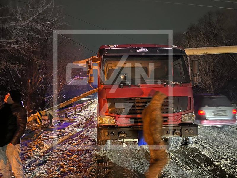 Трубу заменили, газ подали — в Алматы жители провели ночь без отопления