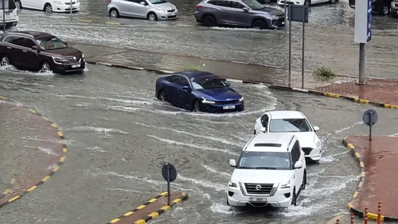 Наводнение из-за ливней накрыло Саудовскую Аравию и ОАЭ