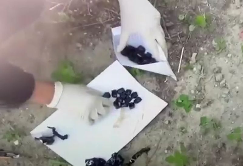 Два парня из Тараза пытались продать в Атырау 300 свертков наркотиков