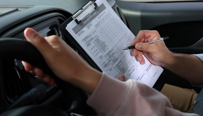 Помогали получать права: сотрудников ЦОНа осудили в Усть-Каменогорске