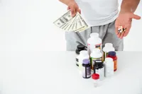 Популярные лекарства подешевели: что говорят в минздраве