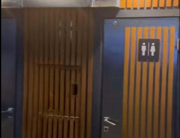 Точку стрит-фуда в общественном туалете открыли в Алматы