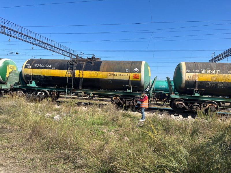 Утечка серной кислоты из грузового поезда произошла на станции «Астана»