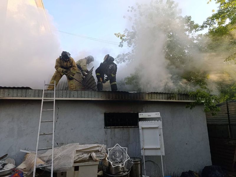 В Актобе из-за пожара эвакуировали 40 жителей пятиэтажки