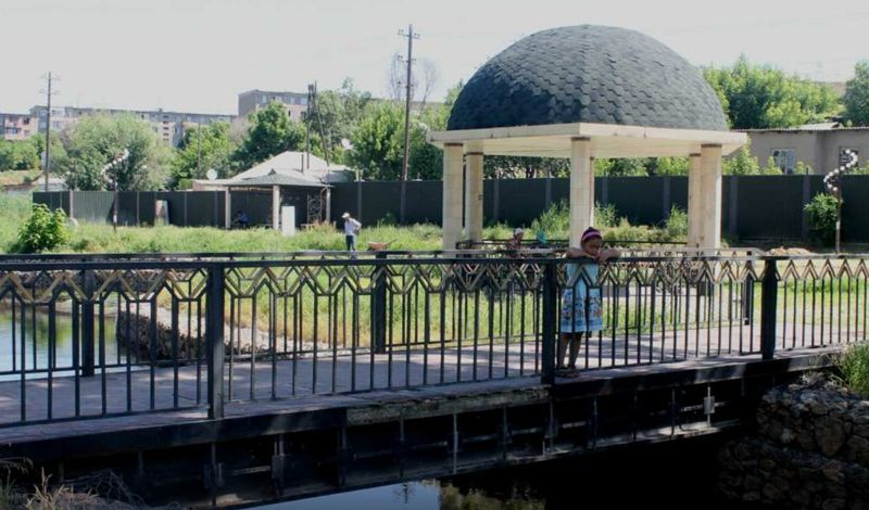 В Шымкенте река стала красной от крови убитых животных